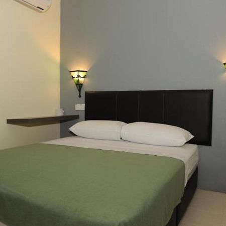 Kuok Pin Hotel Kuching Bagian luar foto