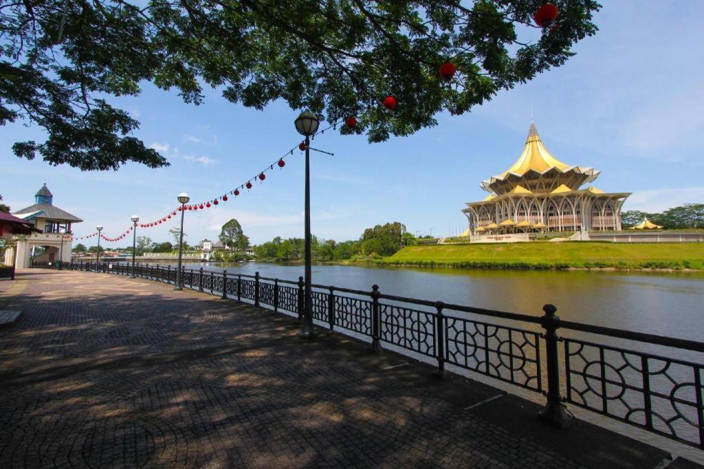 Kuok Pin Hotel Kuching Bagian luar foto